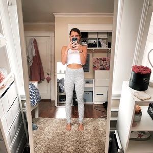 LULULEMON WUNDER UNDER LEGGINGS SIZE: 4 LIKE NEW